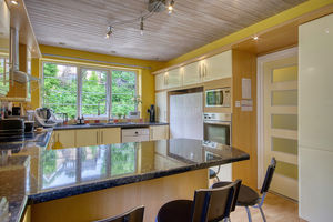 Kitchen Breakfast Room- click for photo gallery